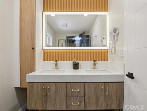 1533  W San Lorenzo Ave  , Santa Ana, CA