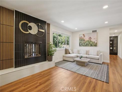 1533  W San Lorenzo Ave  , Santa Ana, CA