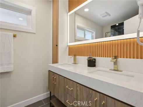 1533  W San Lorenzo Ave  , Santa Ana, CA