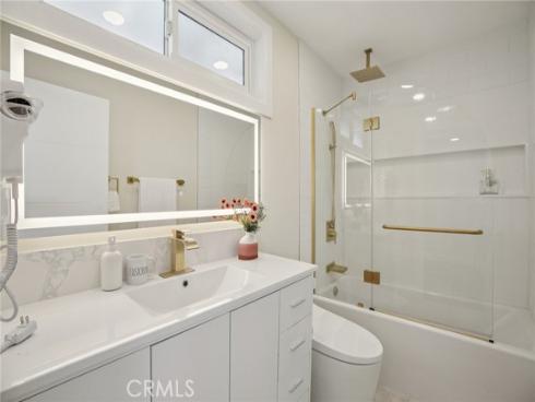 1533  W San Lorenzo Ave  , Santa Ana, CA