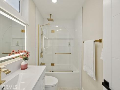 1533  W San Lorenzo Ave  , Santa Ana, CA