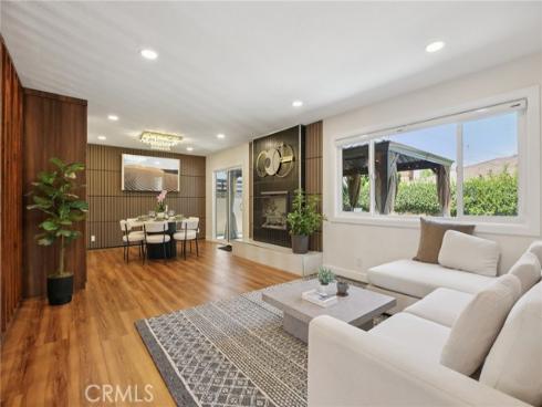 1533  W San Lorenzo Ave  , Santa Ana, CA