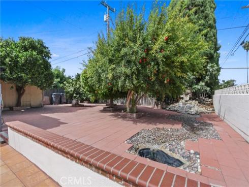 627 E Bishop  , Santa Ana, CA