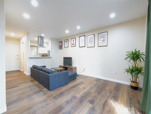 1030 W. Macarthur Boulevard 21