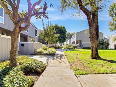 2710 W Segerstrom  D  Avenue, Santa Ana, CA