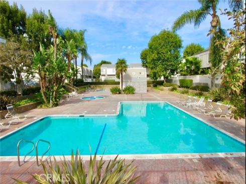 2710 W Segerstrom  D  Avenue, Santa Ana, CA