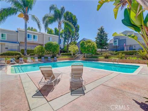 2710 W Segerstrom  D  Avenue, Santa Ana, CA