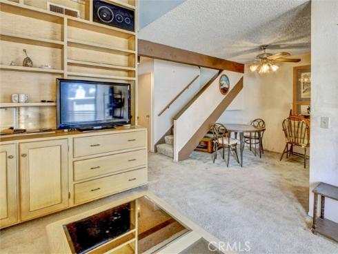 2710 W Segerstrom  D  Avenue, Santa Ana, CA