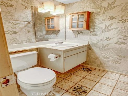 2710 W Segerstrom  D  Avenue, Santa Ana, CA