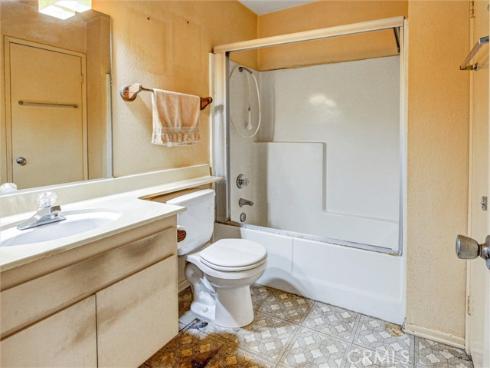 2710 W Segerstrom  D  Avenue, Santa Ana, CA