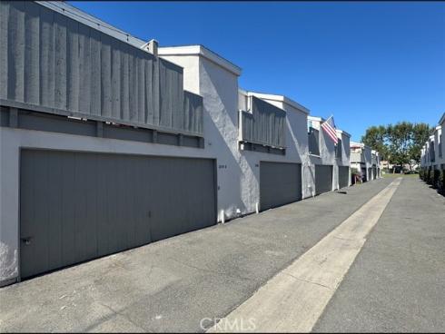 2710 W Segerstrom  D  Avenue, Santa Ana, CA