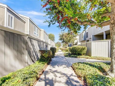 2710 W Segerstrom  D  Avenue, Santa Ana, CA