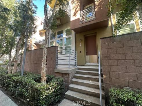 320 E. Jeanette Lane