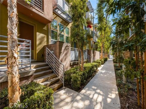 320 E Jeanette Lane , Santa Ana, CA