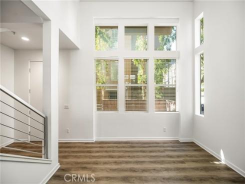 320 E Jeanette Lane , Santa Ana, CA