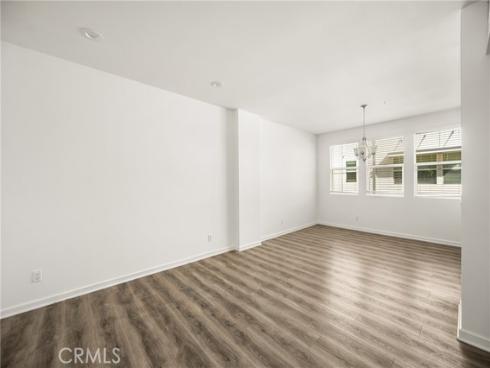 320 E Jeanette Lane , Santa Ana, CA