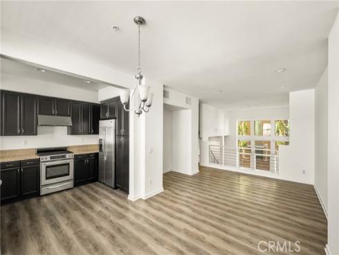 320 E Jeanette Lane , Santa Ana, CA