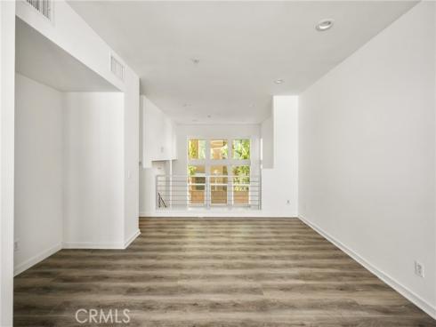 320 E Jeanette Lane , Santa Ana, CA