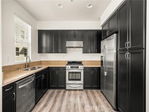 320 E Jeanette Lane , Santa Ana, CA