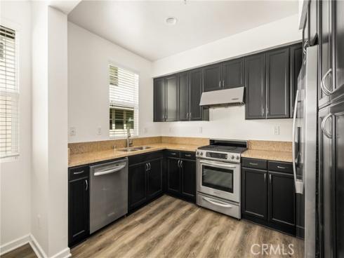 320 E Jeanette Lane , Santa Ana, CA