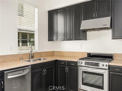 320 E Jeanette Lane , Santa Ana, CA