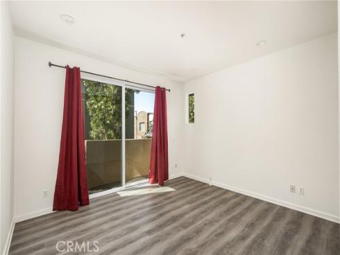 320 E Jeanette Lane , Santa Ana, CA