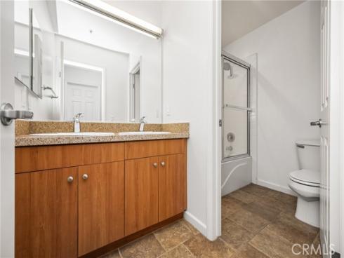 320 E Jeanette Lane , Santa Ana, CA