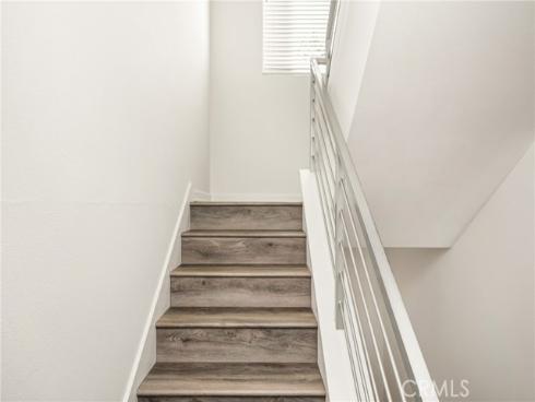 320 E Jeanette Lane , Santa Ana, CA