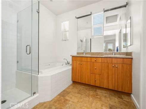 320 E Jeanette Lane , Santa Ana, CA