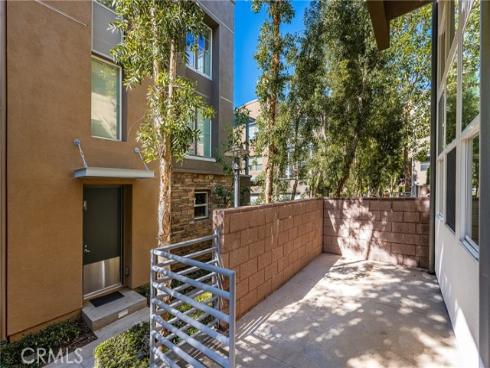 320 E Jeanette Lane , Santa Ana, CA