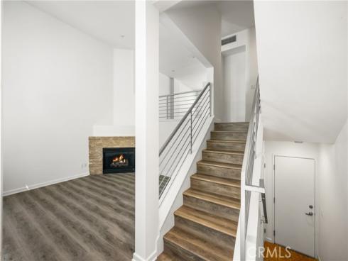 320 E Jeanette Lane , Santa Ana, CA