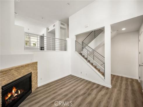 320 E Jeanette Lane , Santa Ana, CA