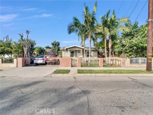 210 S Raitt  , Santa Ana, CA