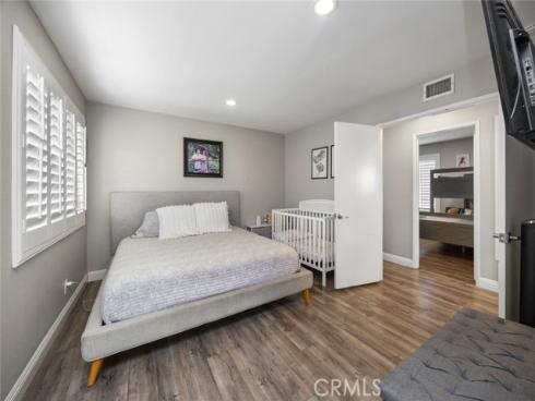 1518  Cedar  , Santa Ana, CA