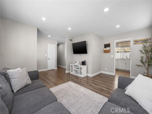 1518  Cedar  , Santa Ana, CA