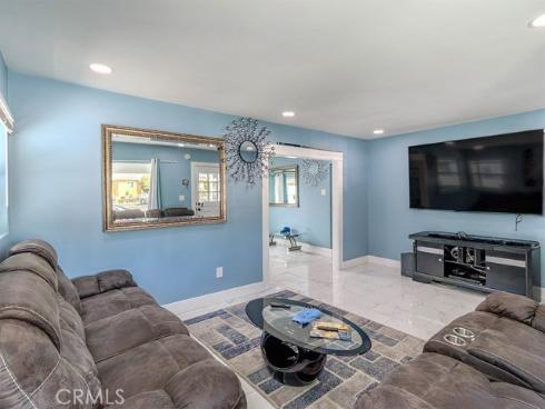 1130 W Chestnut , Santa Ana, CA