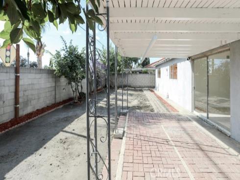 2910 W Cubbon , Santa Ana, CA