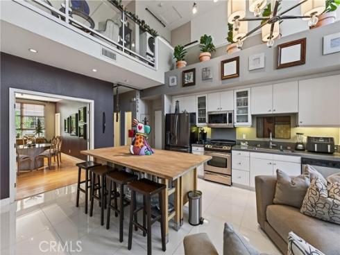 906 E Civic Center  , Santa Ana, CA