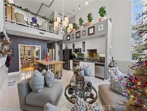 906 E Civic Center  , Santa Ana, CA