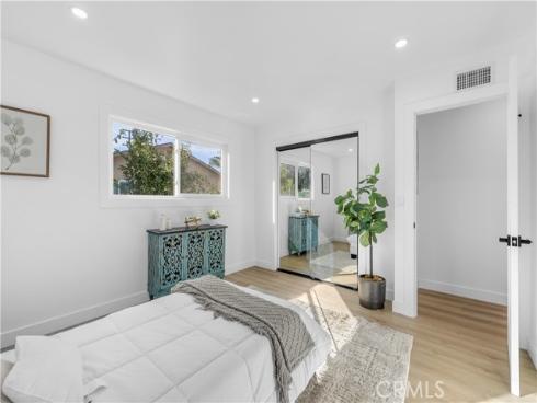 2029 W Flora , Santa Ana, CA