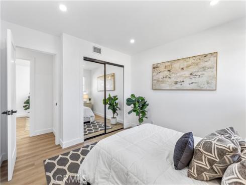 2029 W Flora , Santa Ana, CA