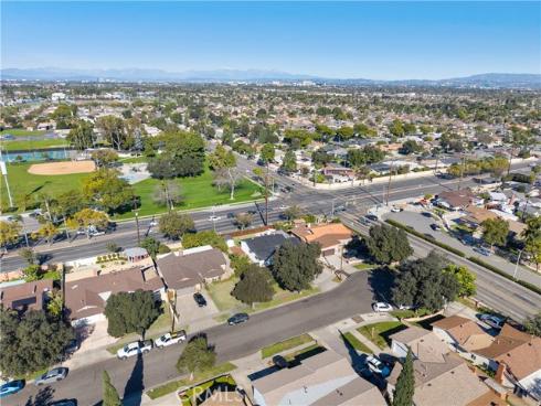 2029 W Flora , Santa Ana, CA