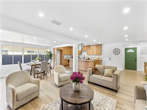 2029 W Flora , Santa Ana, CA