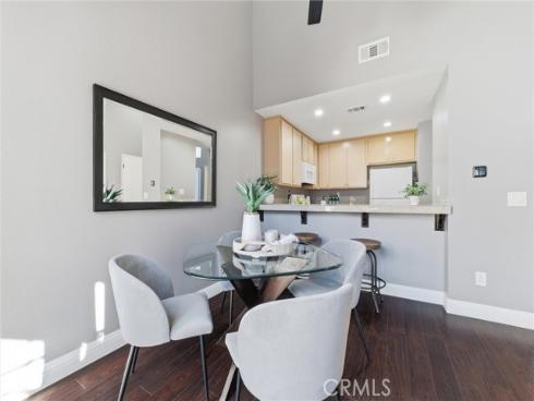 2516 W Macarthur j , Santa Ana, CA