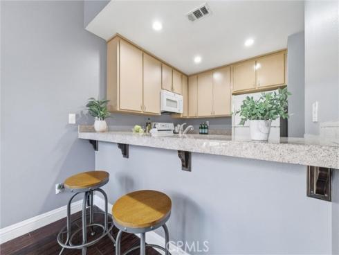 2516 W Macarthur j , Santa Ana, CA