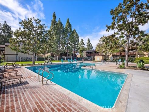 1000 W Macarthur 18 Boulevard, Santa Ana, CA