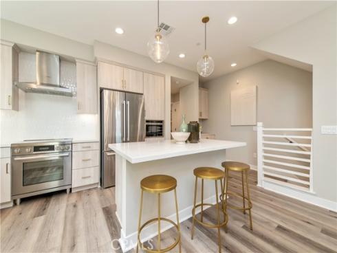 824  s harbor blvd  , Santa Ana, CA