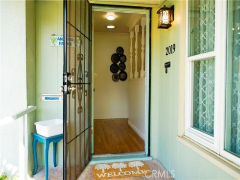 2019  Valencia  , Santa Ana, CA