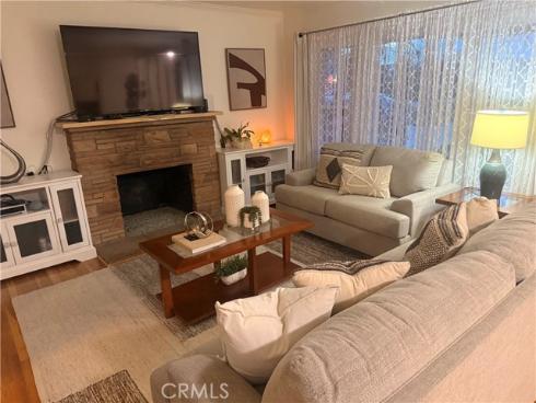 2019  Valencia  , Santa Ana, CA