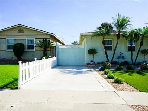 2019  Valencia  , Santa Ana, CA